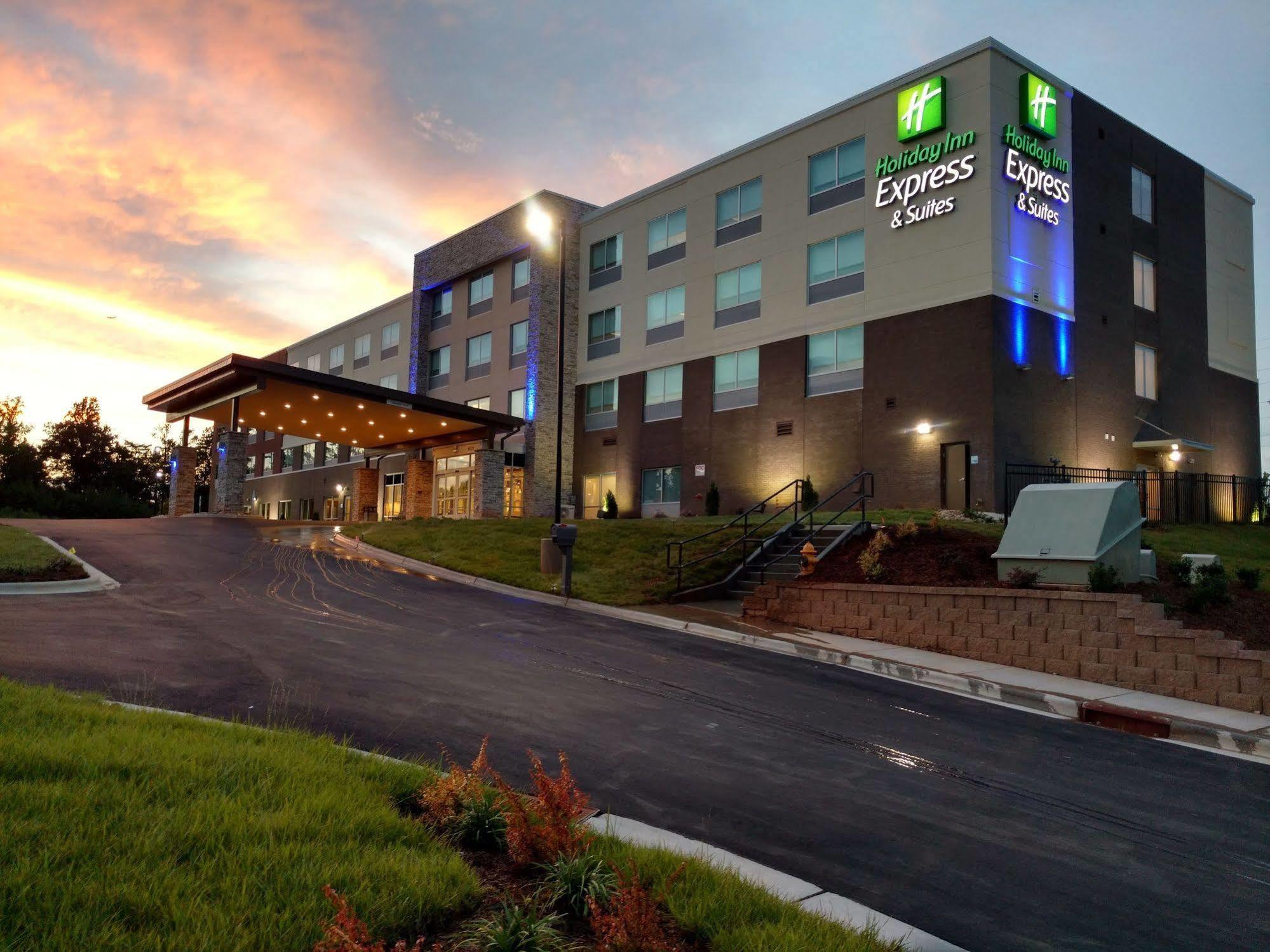 Holiday Inn Express & Suites - Charlotte Ne - University Area, An Ihg Hotel Eksteriør bilde