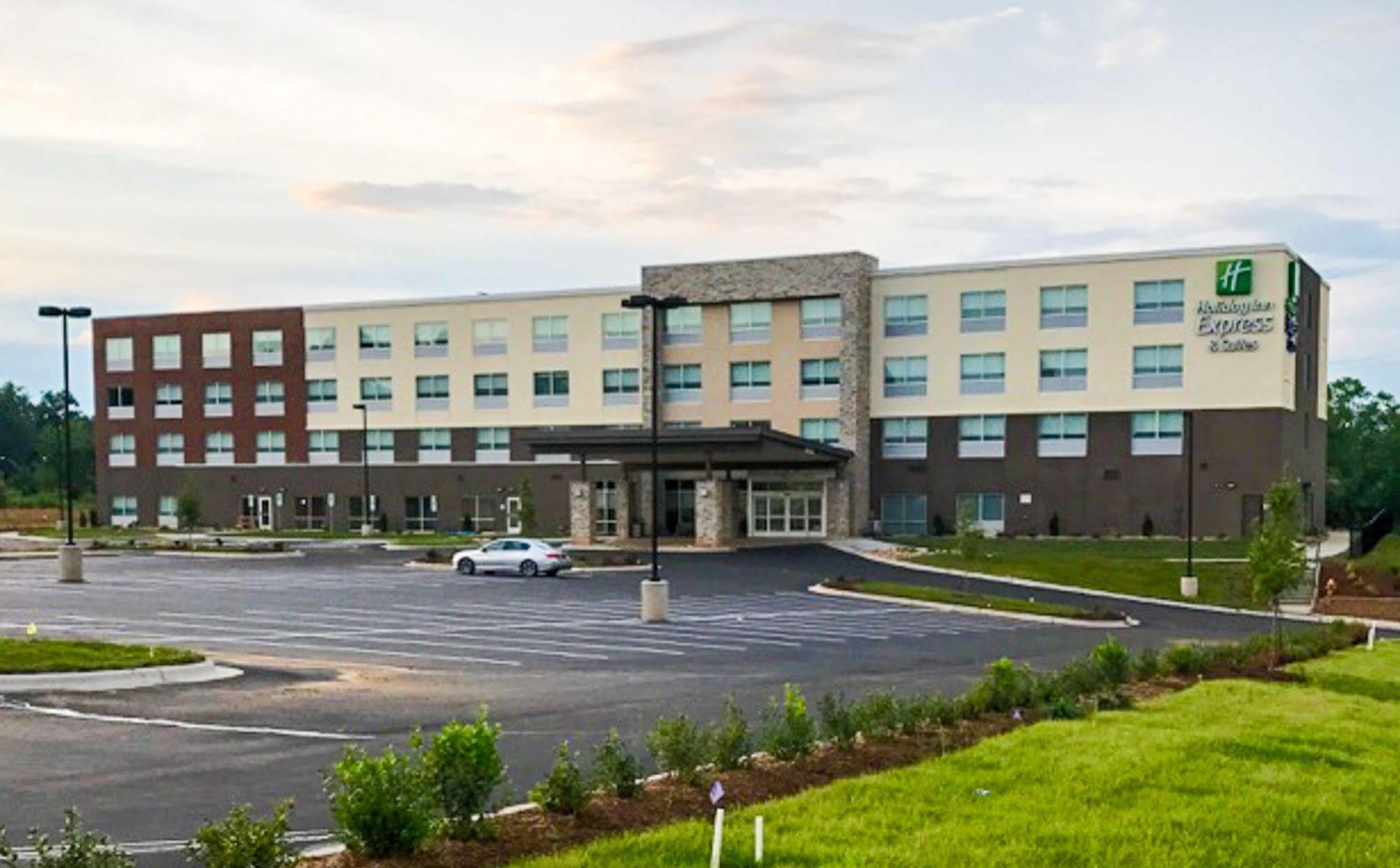 Holiday Inn Express & Suites - Charlotte Ne - University Area By Ihg Eksteriør bilde