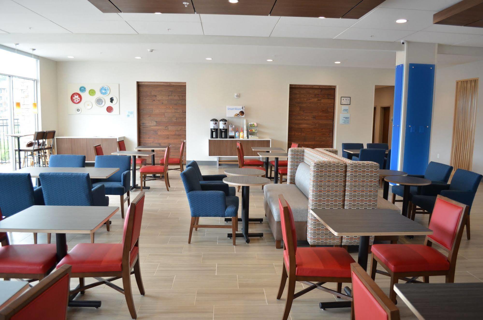 Holiday Inn Express & Suites - Charlotte Ne - University Area By Ihg Eksteriør bilde