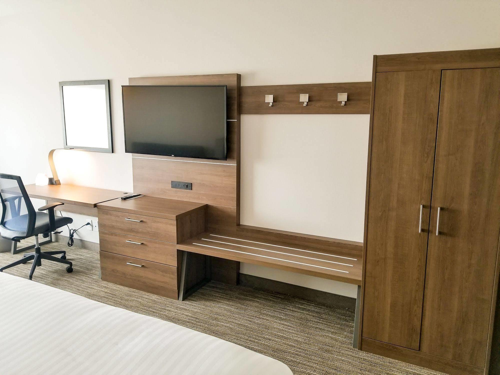 Holiday Inn Express & Suites - Charlotte Ne - University Area By Ihg Eksteriør bilde
