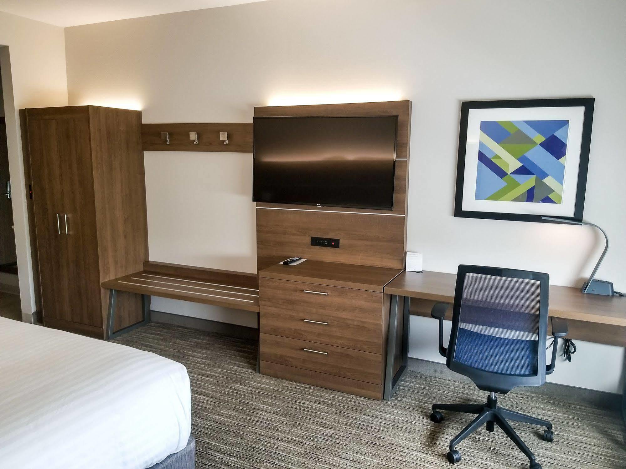 Holiday Inn Express & Suites - Charlotte Ne - University Area, An Ihg Hotel Eksteriør bilde