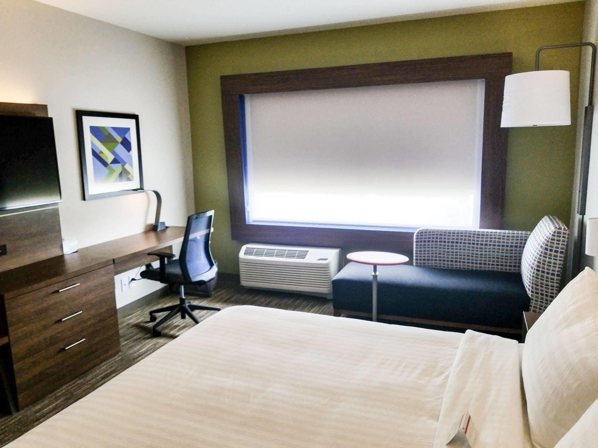 Holiday Inn Express & Suites - Charlotte Ne - University Area By Ihg Eksteriør bilde
