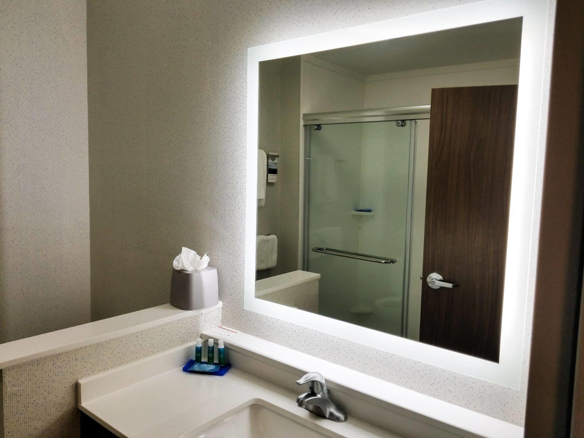 Holiday Inn Express & Suites - Charlotte Ne - University Area By Ihg Eksteriør bilde