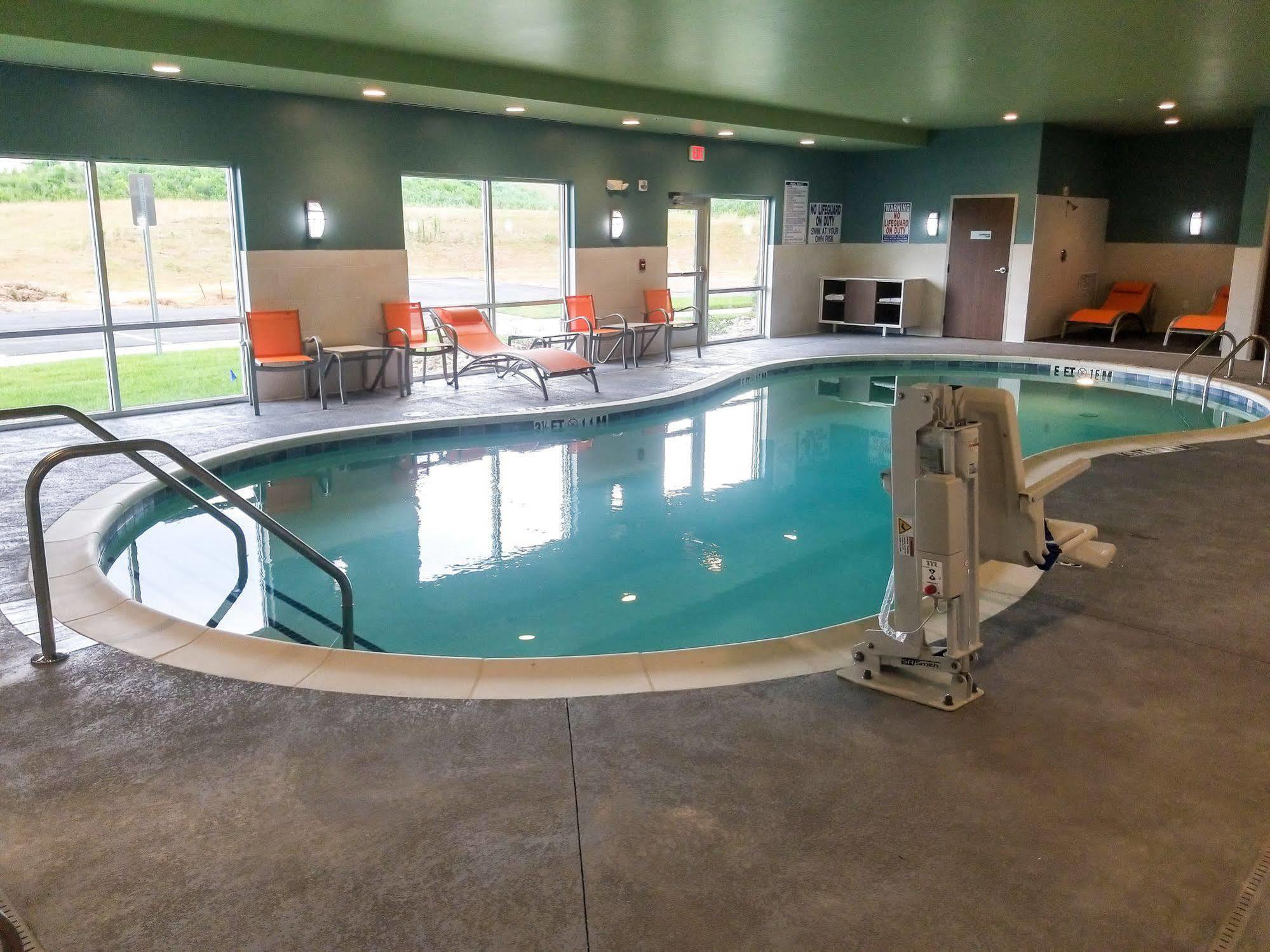 Holiday Inn Express & Suites - Charlotte Ne - University Area By Ihg Eksteriør bilde