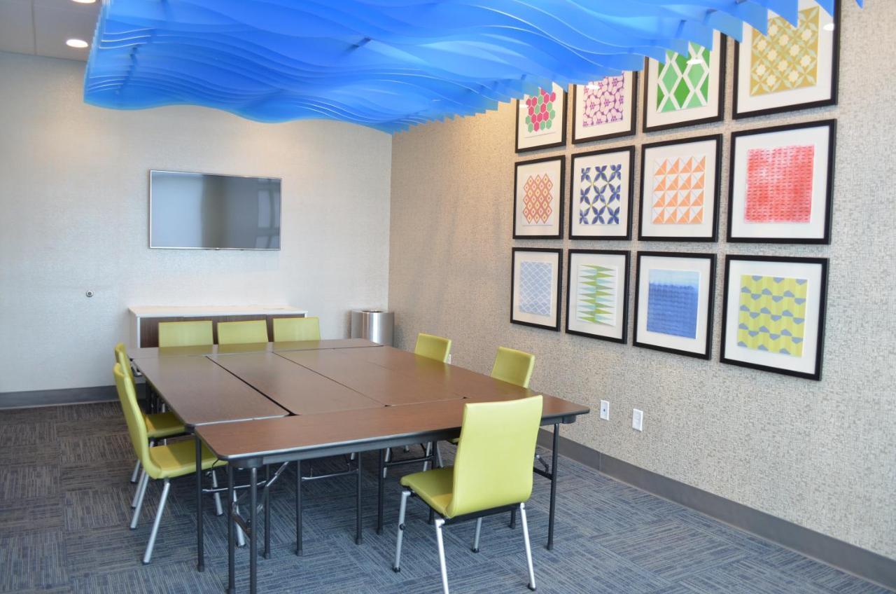 Holiday Inn Express & Suites - Charlotte Ne - University Area By Ihg Eksteriør bilde