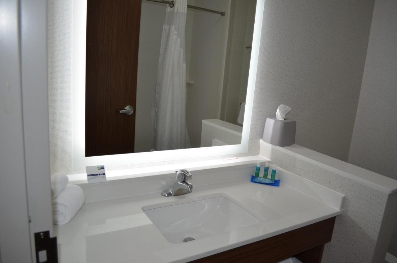 Holiday Inn Express & Suites - Charlotte Ne - University Area By Ihg Eksteriør bilde