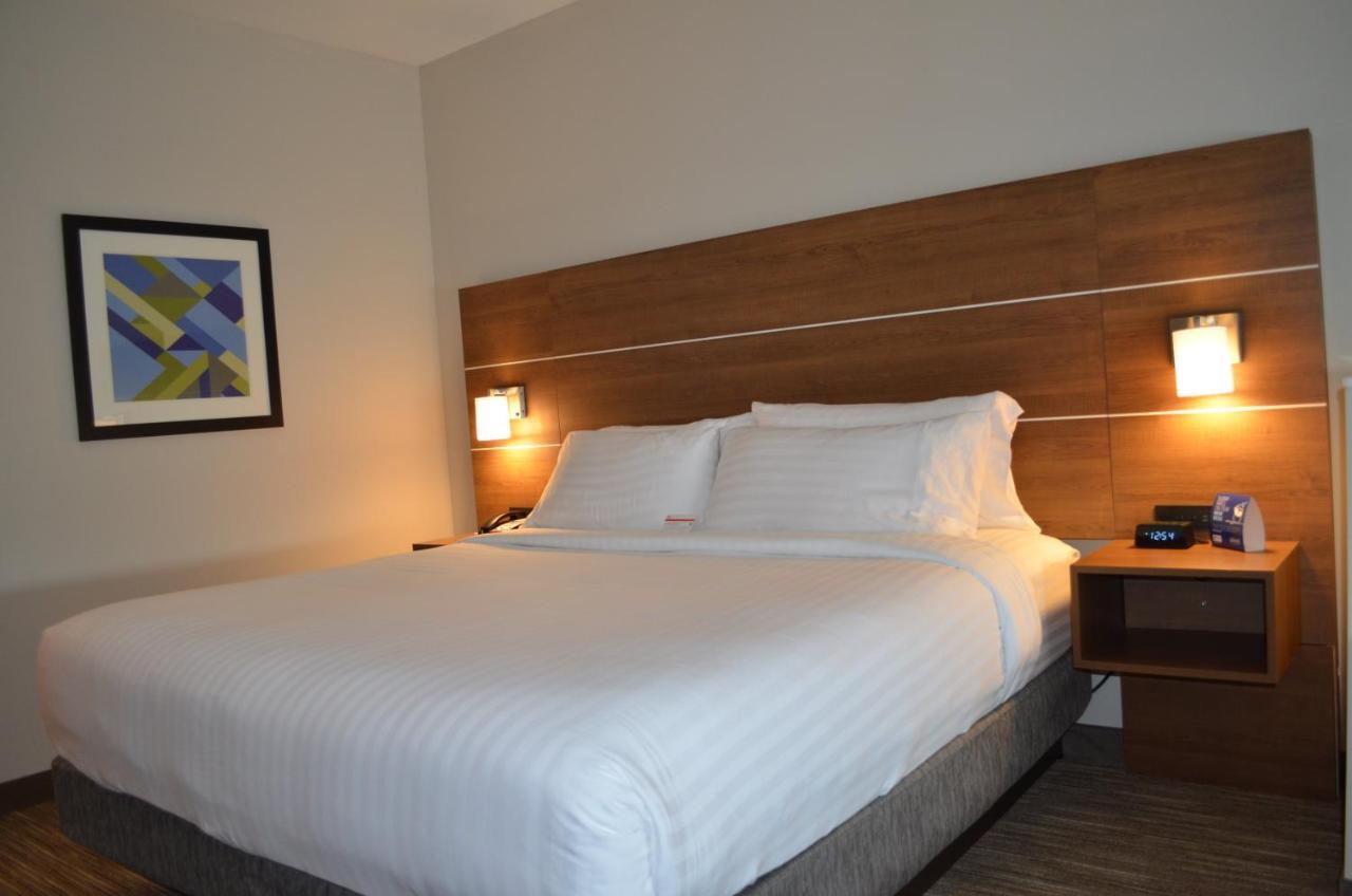 Holiday Inn Express & Suites - Charlotte Ne - University Area, An Ihg Hotel Eksteriør bilde