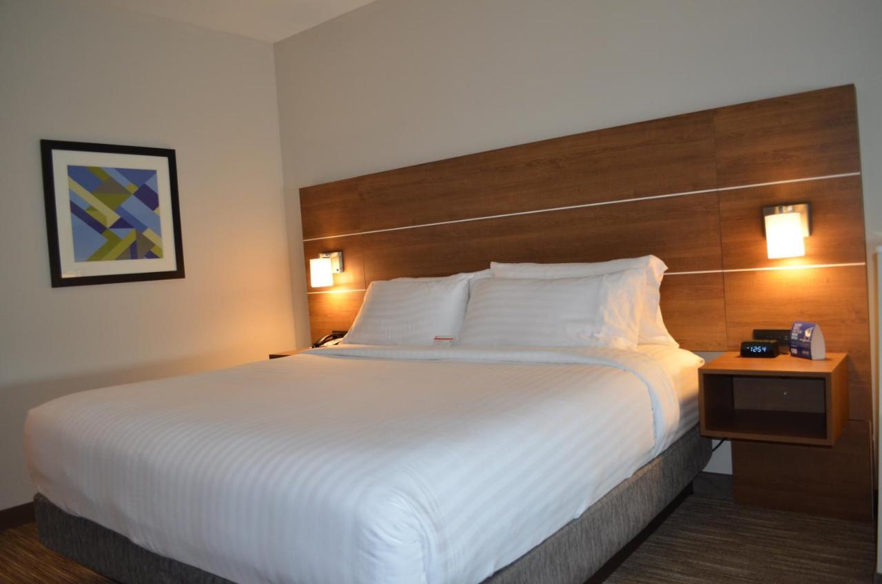 Holiday Inn Express & Suites - Charlotte Ne - University Area By Ihg Eksteriør bilde