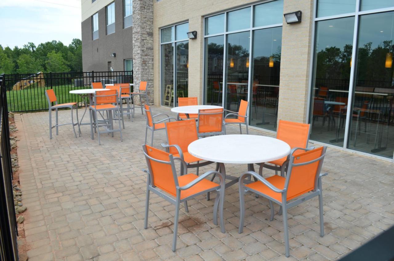 Holiday Inn Express & Suites - Charlotte Ne - University Area By Ihg Eksteriør bilde