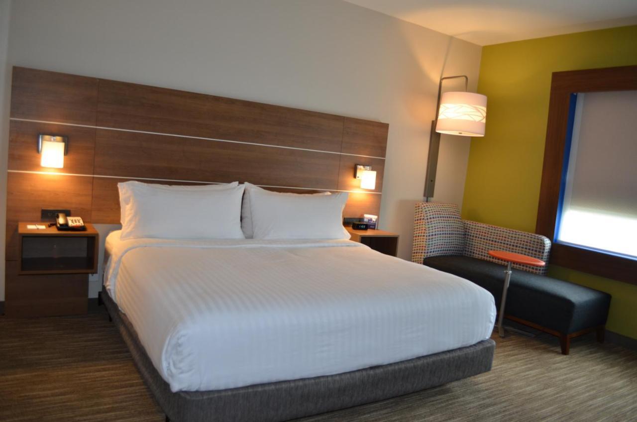 Holiday Inn Express & Suites - Charlotte Ne - University Area By Ihg Eksteriør bilde