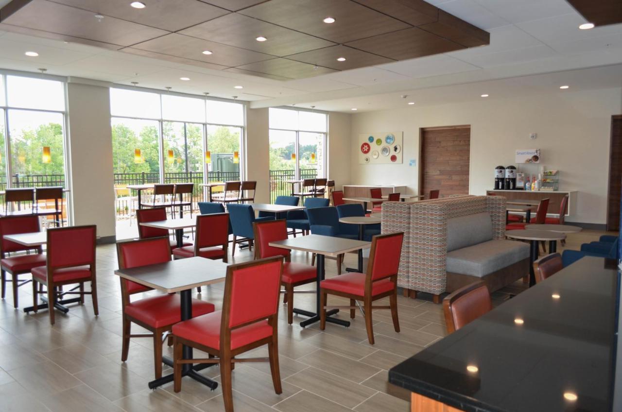 Holiday Inn Express & Suites - Charlotte Ne - University Area By Ihg Eksteriør bilde